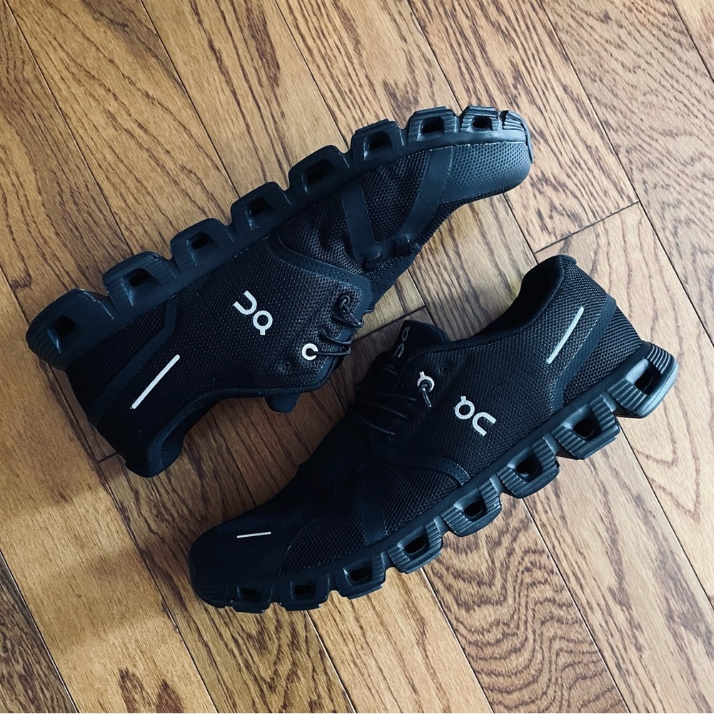 BRAND NEW On Cloud 5 Running Athletic Shoes